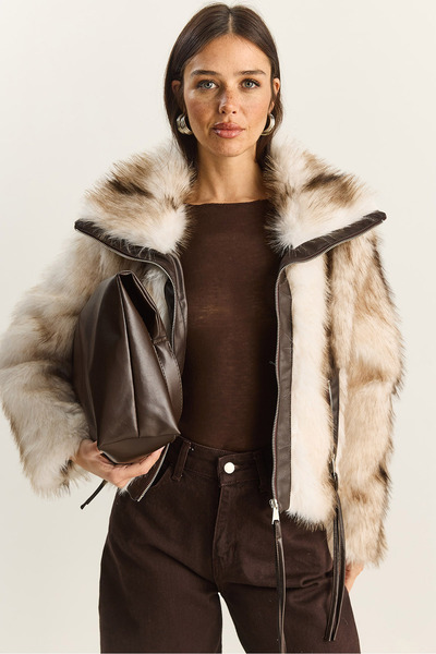 Bianco Lucci Γυναικείο δερμάτινο μπουφάν Garni με λεπτομέρεια με φερμουάρ και λεπτομέρεια με επένδυση από τεχνητό δέρμα