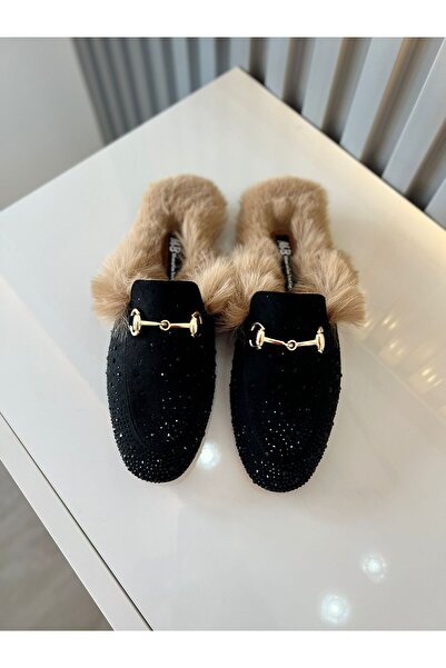 M&B γυναικείες παντόφλες από σουέτ πέτρα. Με κομψές πέτρινες λεπτομέρειες και εσωτερική δομή από μαλακή γούνα, μεταξύ 36 και 43