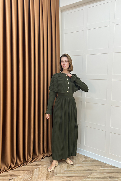 Stilife Πλεκτό φόρεμα με κάπα πεταλούδας χακί