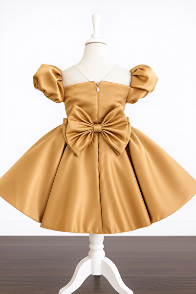 MUSGEM Βραδινό φόρεμα για κορίτσια με κοντό μανίκι με λεπτομέρεια από πέρλες σε ειδικό σχέδιο (ανοιχτό καφέ)