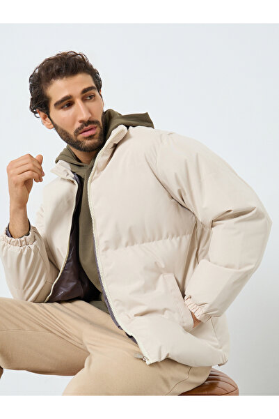 Styli Men Off White Plain Oversized Puffer Jacket