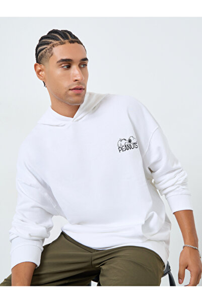 Styli Men White Snoopy Graphic Print Oversized Hoodie