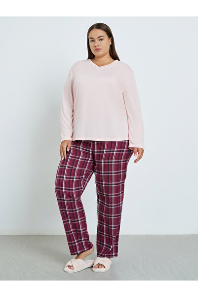 Styli Plus Size Solid V Neck T-Shirt and Check Pyjama Set