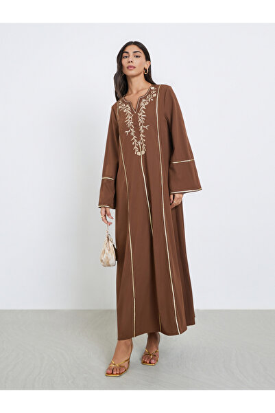 Styli جلابية مطرزة باللون البني