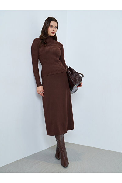 Styli تنورة متوسطة الطول بنية اللون محبوكة بخط A