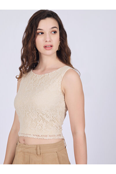 Outzidr By Styli بلوزة دانتيل ملائمة باللون البيج