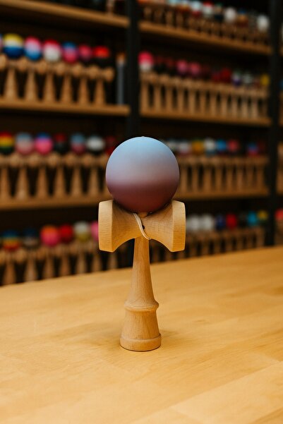 Inovius Kendama din lemn, 18cm, bila multicolora, vopsea cauciucata mata - DK...