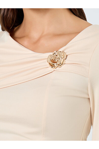 Take Two By Styli Solid Ruffled Metal Flower Detail Fitted Top