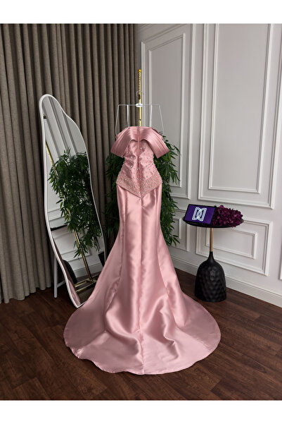 Generic A luxurious Mikado evening gown with hand-embroidered pearls - an elegant look in soft pink