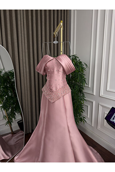 Generic A luxurious Mikado evening gown with hand-embroidered pearls - an elegant look in soft pink
