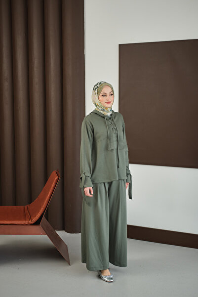 LOCCO Γυναικείο κοστούμι με λεπτομέρεια σταυρωτού σχήματος στο μπροστινό μέρος πράσινο