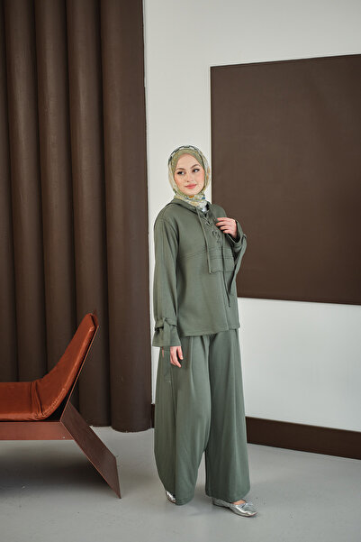 LOCCO Γυναικείο κοστούμι με λεπτομέρεια σταυρωτού σχήματος στο μπροστινό μέρος πράσινο