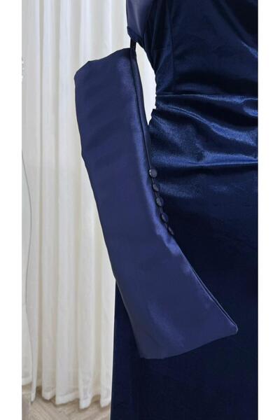 Diva style Korean velvet evening dress with taffeta sleeves and Mikado