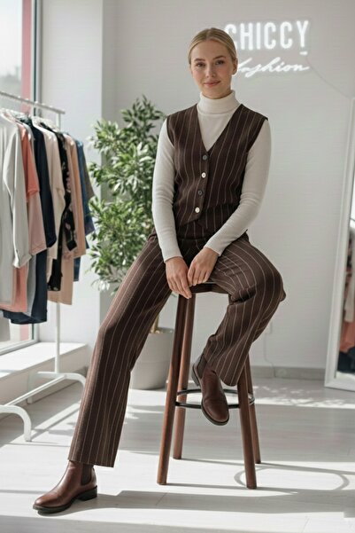 Chiccy Καφέ με λαιμόκοψη σε σχήμα V χωρίς μανίκια ριγέ ελαστική μέση oversized Πλεκτό γιλέκο παντελόνι 55-110 55-55