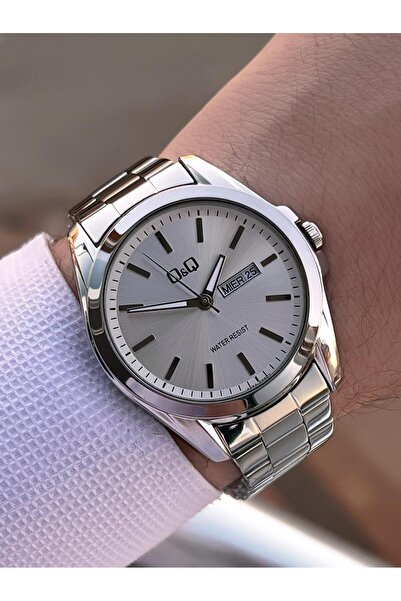 Q&Q Steel Band Calendar Dial 2 Years Warranty 3 Atm Water Resistant Men's Wristwatch Qq.E2001.A1