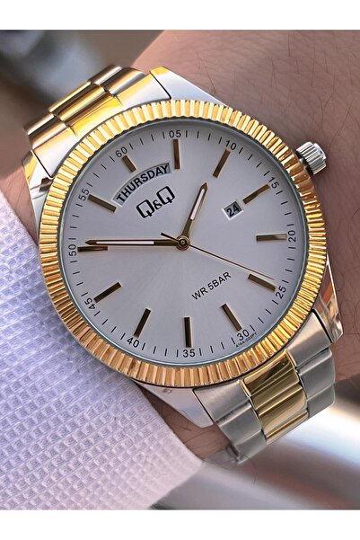 Q&Q Steel Band Calendar Dial 2 Years Warranty 3 Atm Water Resistant Men's Wristwatch Qq.E2005.A2