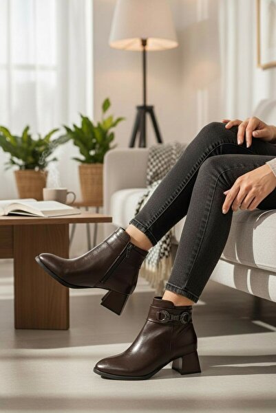 VeliKundura حذاء نسائي من LE_GUZZİ بلون بني غامق مع سحاب ومشبك وكعب مربع