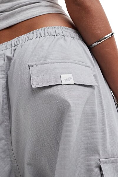 Nike Sportswear Oversized D Cargo Dans Pant Women's Oversized Cargo Pocket Pack Woven Sweatpants Gray