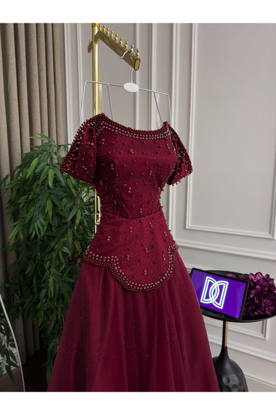 Generic Luxurious Korean tulle evening dress with hand embroidery and sequins - embroidered tulle sleeves with a wide skirt - in royal burgundy