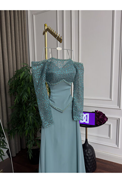 Generic Luxurious chiffon evening dress with exquisite embroidery - long sleeves fully embroidered - a romantic look in a captivating turquoise color