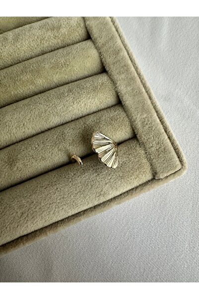 ringbox Gold Gingko Leaf Ring