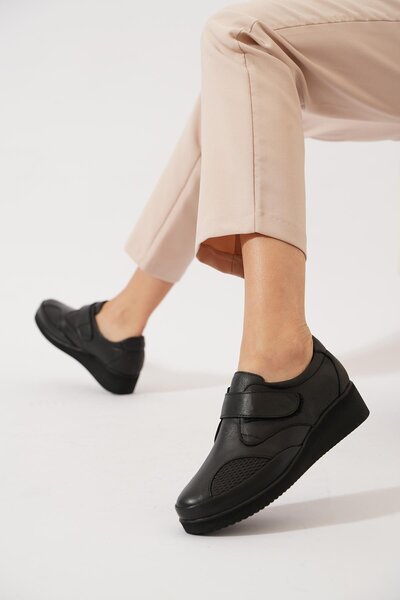 Moda Pie Pantofi de damă Konras din piele naturală cu velcro și proeminențe o...