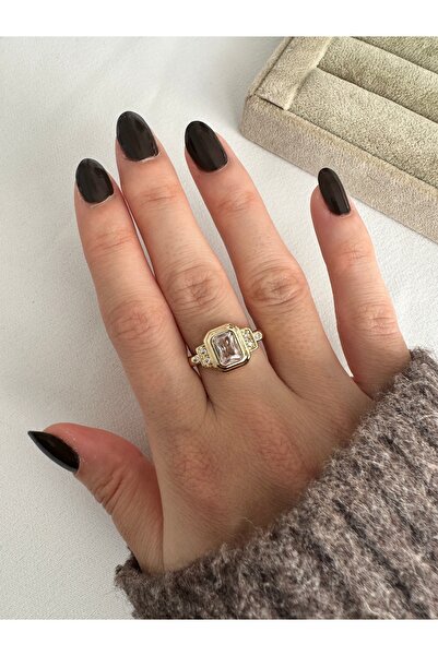 ringbox Gold Cornered Stone Ring