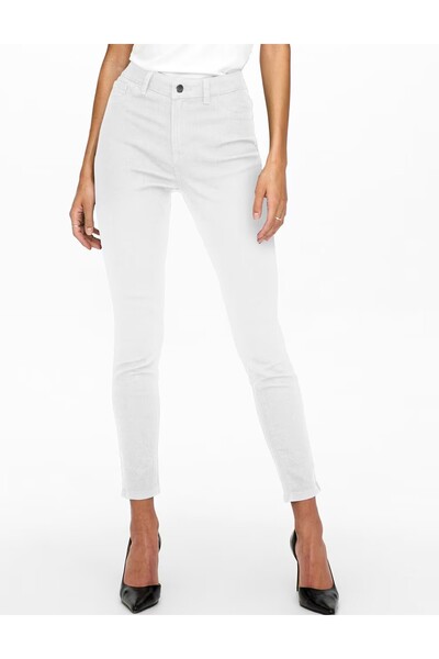 Jacqueline De Yong Blugi, Alb