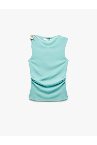 Koton Μπλουζάκι ντραπέ χωρίς μανίκια με λεπτομέρεια αξεσουάρ από κοχύλια θάλασσας