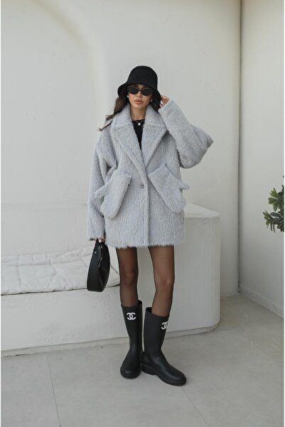 Havoş Soft Textured Coat with Gray Gloves