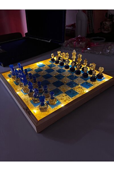 Pinky Winky Handcraft İsme Özel Epoksi Satranç Seti - Kadife Kutulu Led Işıkl...