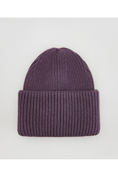 Reserved Caciula, Mov