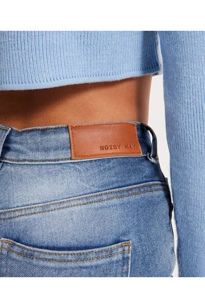 Noisy May Blugi, Albastru