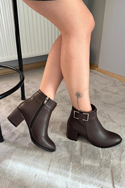 asmi shoes Γυναικείες μπότες με τακούνι (6 εκ.) με τετράγωνη αγκράφα σε καφέ χρώμα