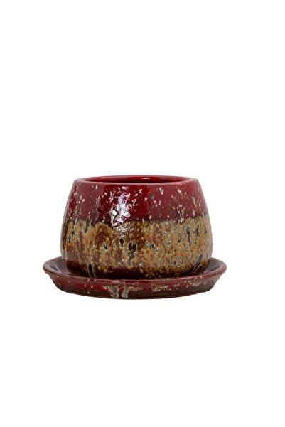 Verde SA Red circular engraved vase accessory with saucer