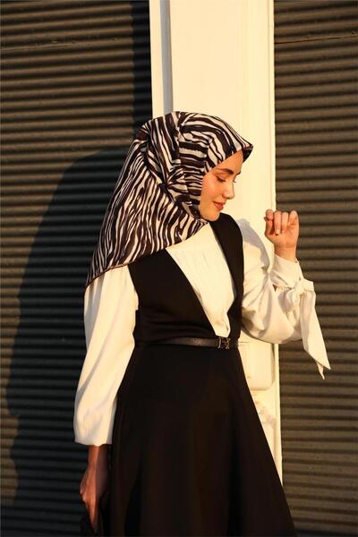 Silk Home Twill Silk Scarf Black Geometric Pattern 90X90