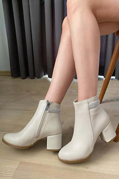 asmi shoes Γυναικείες μπότες με τακούνι (6 εκ.) με οβάλ μύτη, κρεμ χρώμα, με πέτρες στην πλάτη