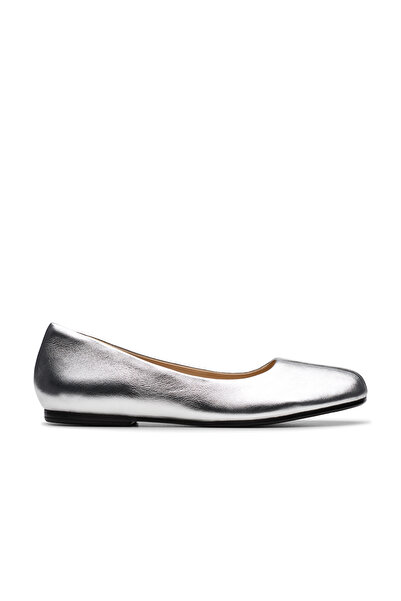CLARKS Women's Silver Livia Lily Slip On