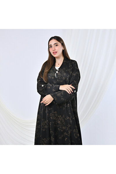 HAWRAA ABAYA عباية بتصميم أنيق من قماش الحرير بنقشة ورود بلون البني مزودة بأزرار ولمسة لامعة راقية