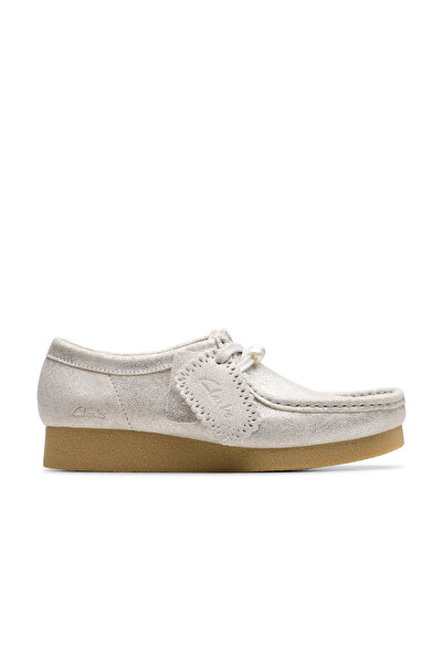 CLARKS Women's Silver Wallabeeevosh Lace Up