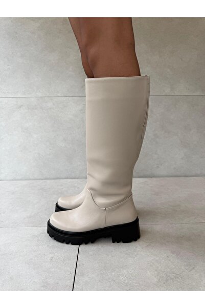 Elvinin Tarzı حذاء طويل بسحاب وتفاصيل مطاطية مخفية باللون البيج