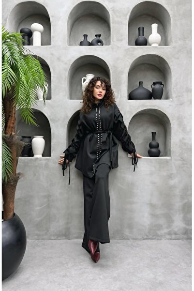 Cardella Διπλό σετ με παντελόνι από ύφασμα Premium Skuba με πέτρινη διακόσμηση και λεπτομέρεια με λαβή βολάν