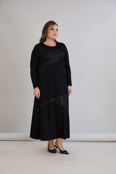 QUAWEAR Φόρεμα πλήρους μήκους με στρογγυλή λαιμόκοψη και ασύμμετρη εκτύπωση μ...