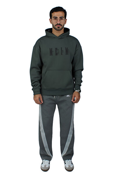 Red Planet Double-layered fur hoodie with a finger hole, made from a distinctive and elegant material.