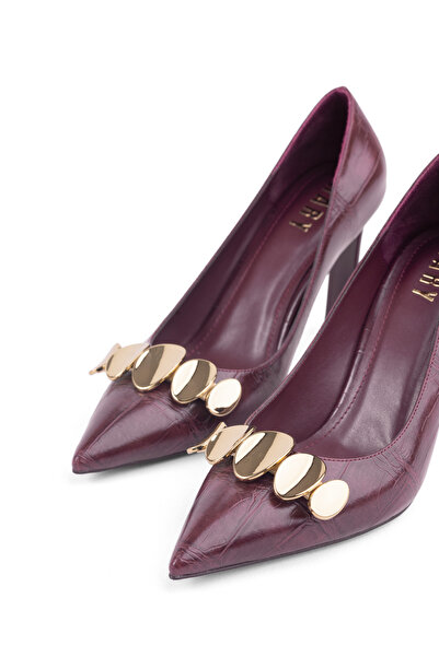 MARY Metal Plate Accessory Detailed Thin Toe Form Modern Elegance Design Heeled Women's Shoes