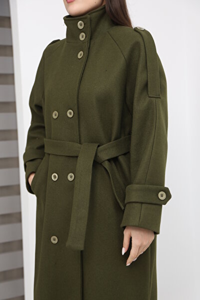 Leo Ferre Χακί Νέα Τάση Γυναικείο Χειμερινό Παλτό ψηλός λαιμός με Κουμπιά Εμπρός και Ζώνη με Επιλέγματα.