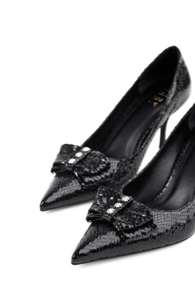 MARY حذاء نسائي بكعب رفيع بتصميم أنيق وفاخر، مزين بحجر بنقشة الثعبان وتفاصيل ...