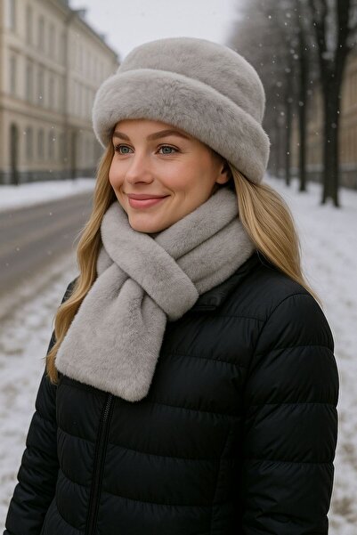 BALIENTE Grey Soft Textured Plush Neck Collar and Earflap Women's Hat