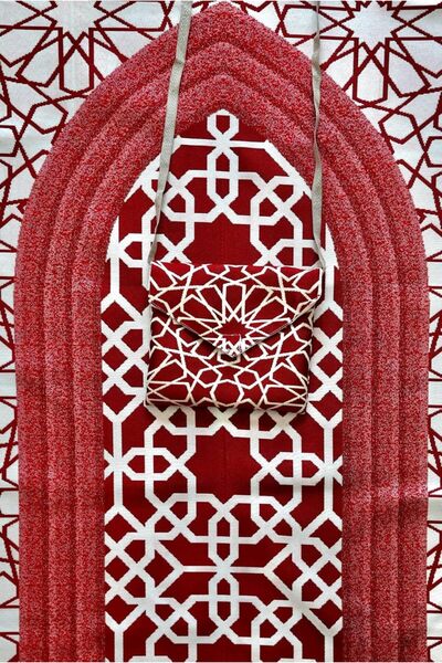 Generic Mini Pocket Portable Travel Prayer Mat with Bag and Strip - Foldable Sajadah (Maron)