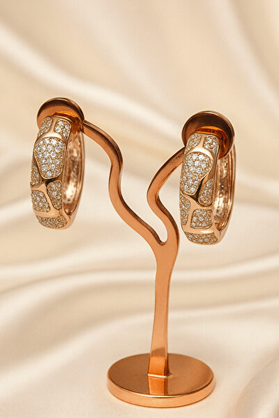 Lanuna أقراط فولاذية بتصميم عصري مع أحجار ذهبية